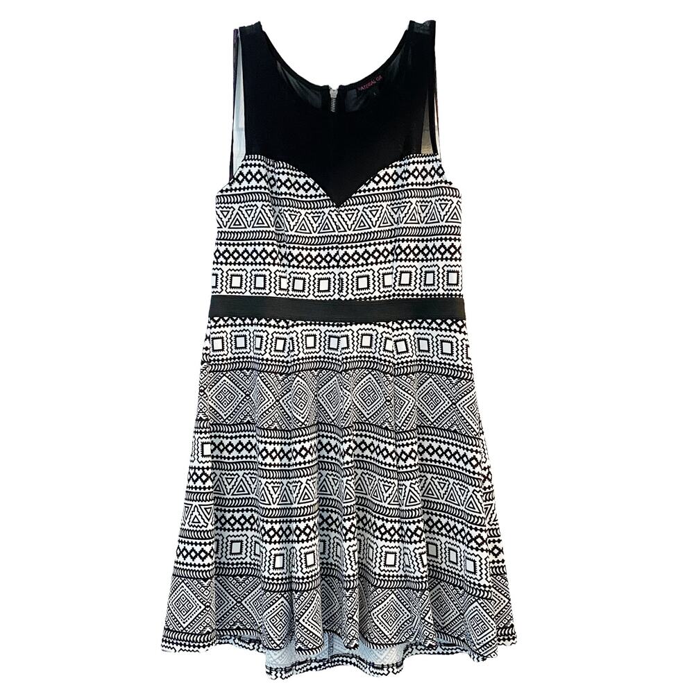 MATERIAL GIRL JUNIORS BLACK/WHITE GEOMETRIC DRESS Size L Zipper Pre-Owned Good